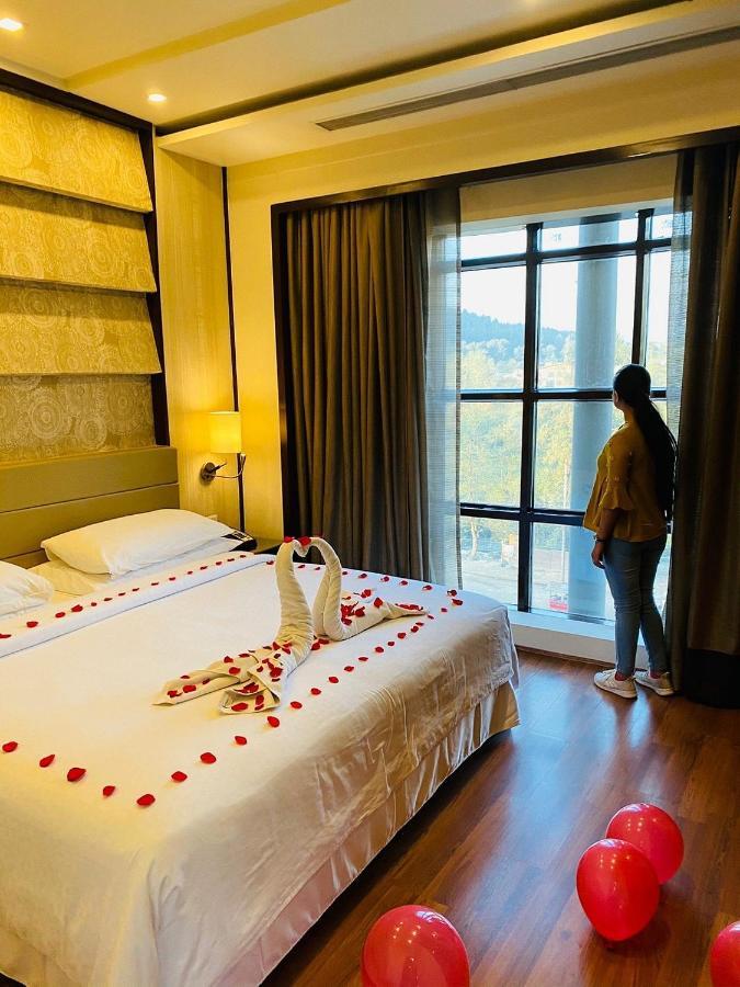 Four Points By Sheraton Srinagar Buitenkant foto