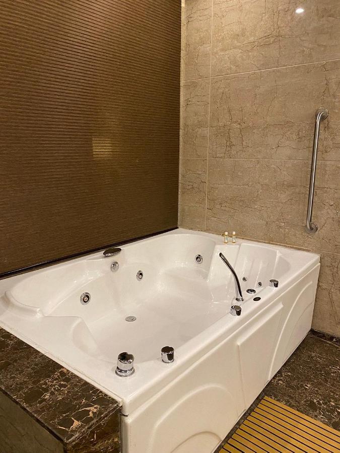 Four Points By Sheraton Srinagar Buitenkant foto