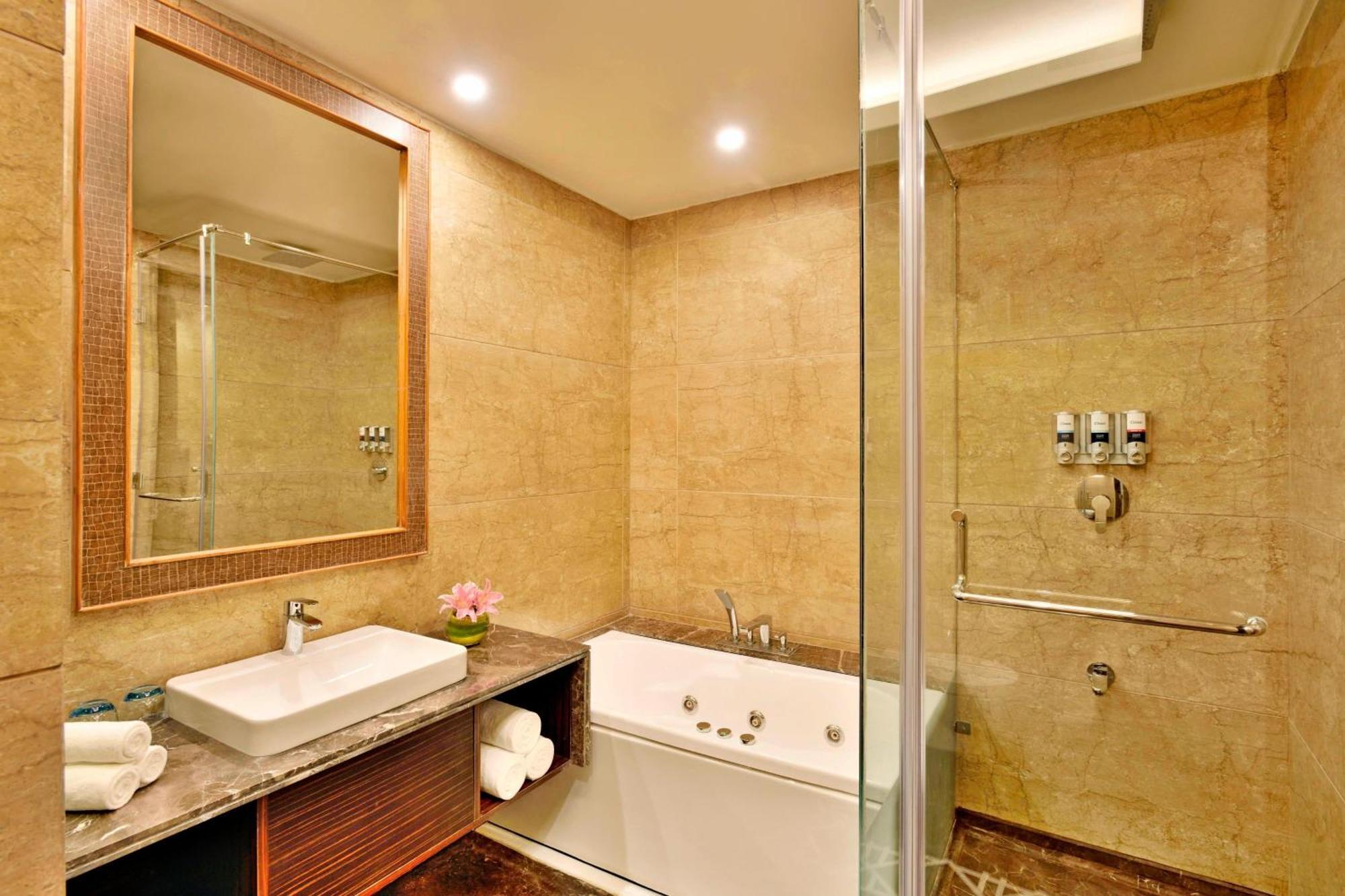 Four Points By Sheraton Srinagar Buitenkant foto